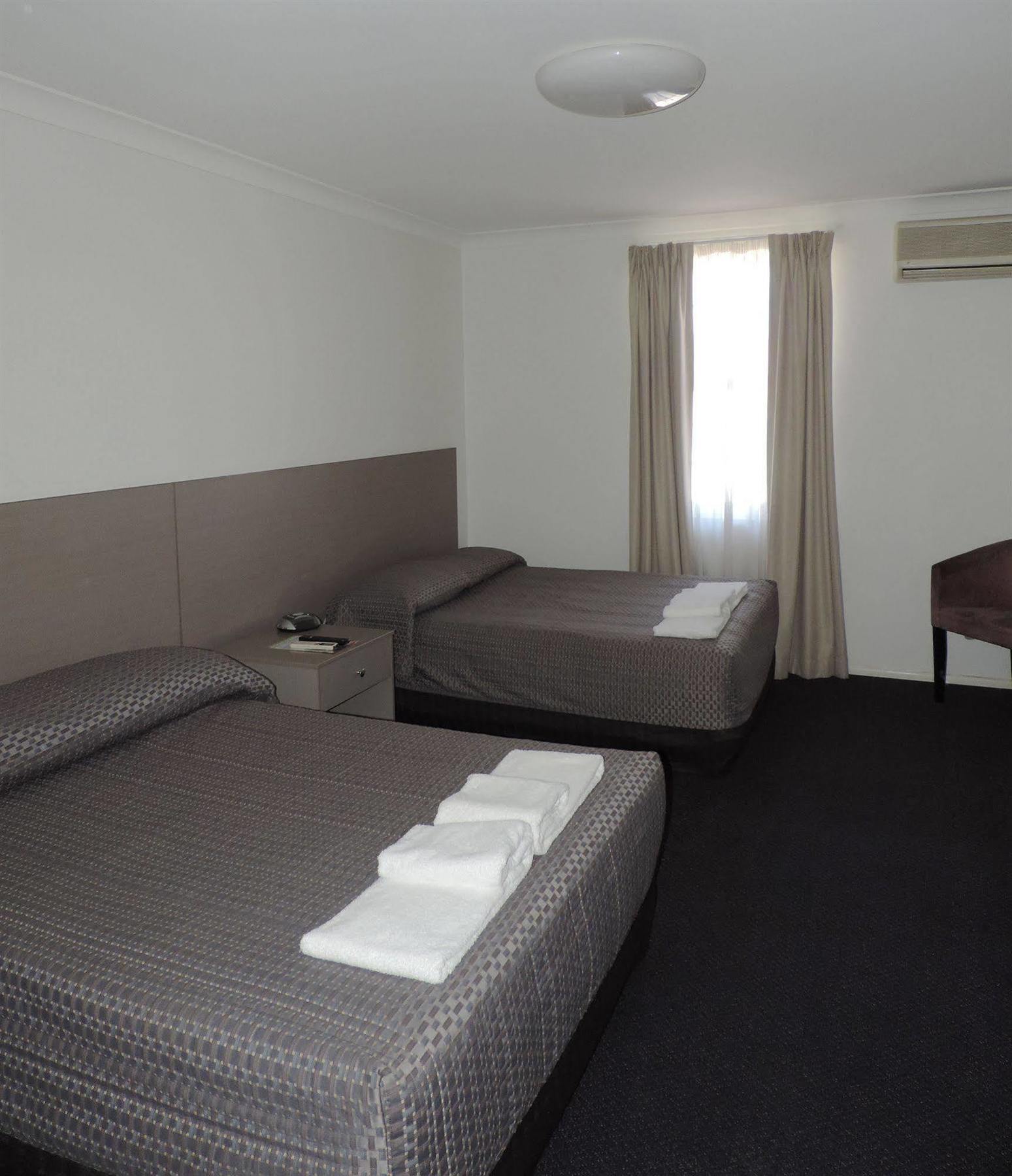 Burke & Wills Mt Isa Motel Маунт Айса Екстериор снимка