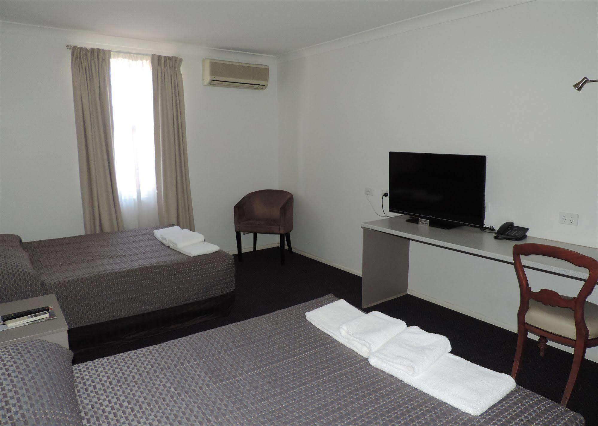 Burke & Wills Mt Isa Motel Маунт Айса Екстериор снимка